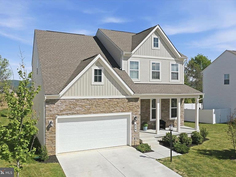 Listing photo 2
