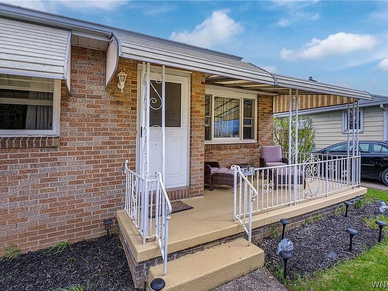 Listing photo 4