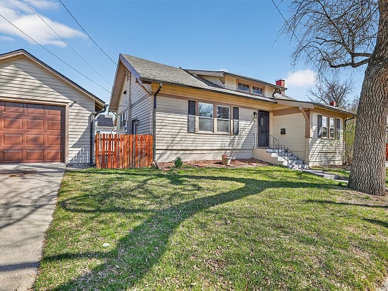 Listing photo 2