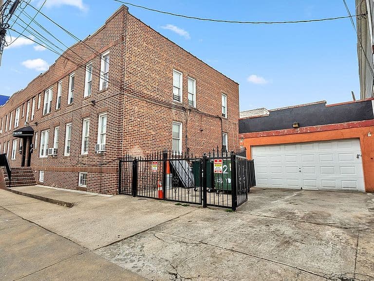 Listing photo 4