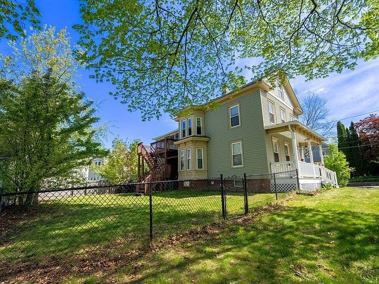 Listing photo 5