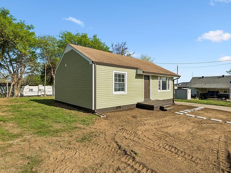 Listing photo 3