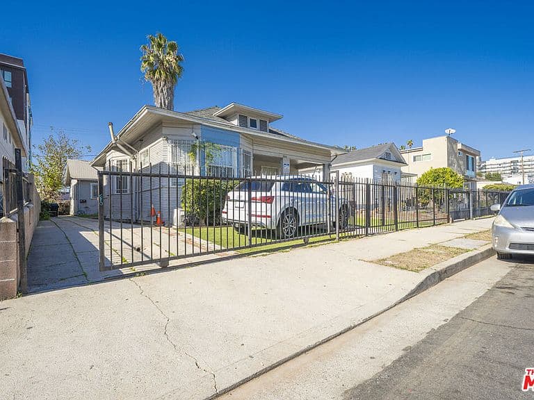 Listing photo 4