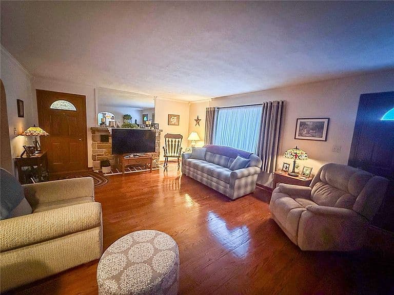 Listing photo 3