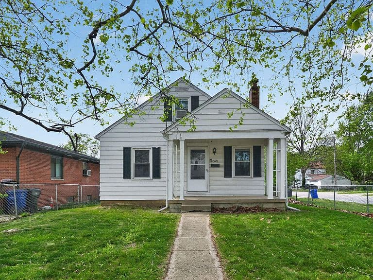Listing photo 2