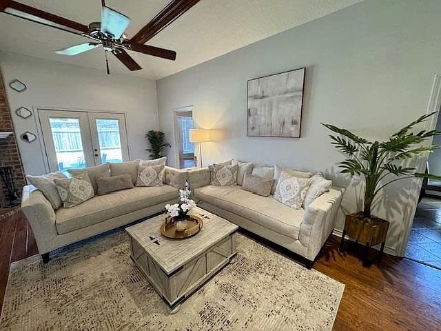 Listing photo 3