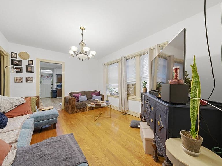 Listing photo 5