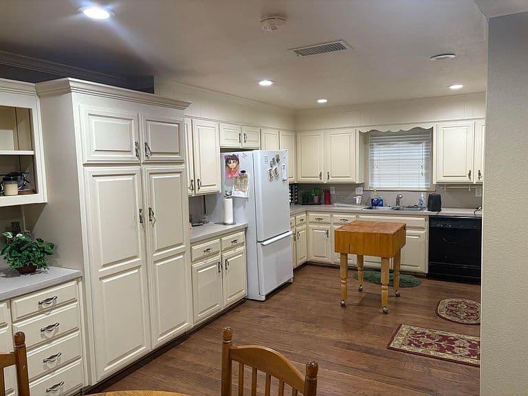 Listing photo 3