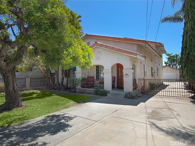Listing photo 2