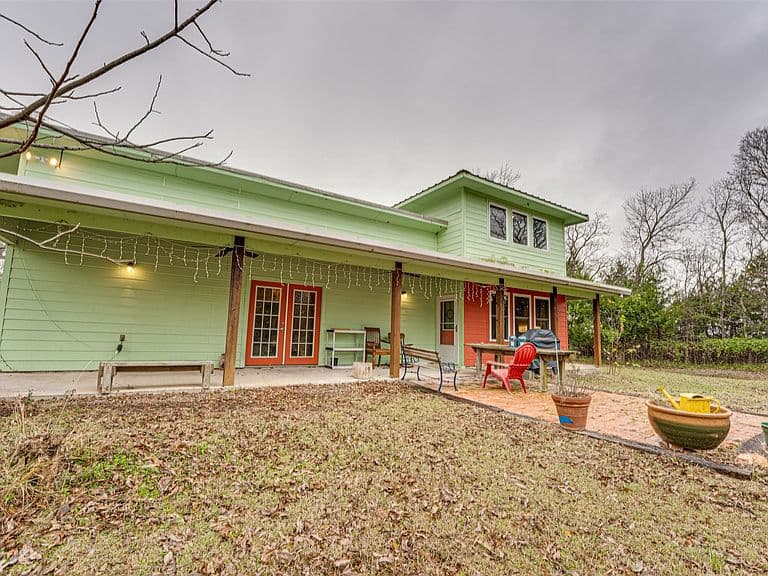 Listing photo 2