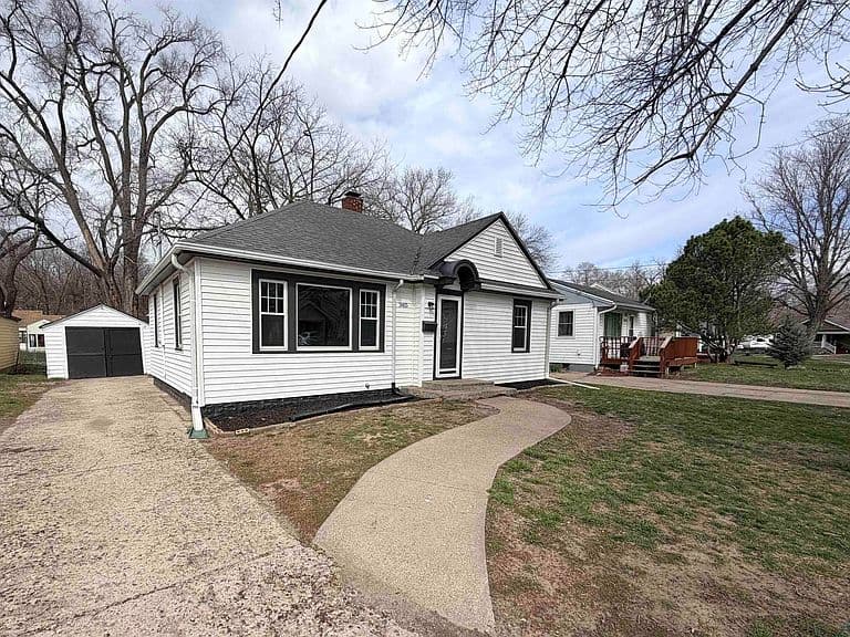 Listing photo 2