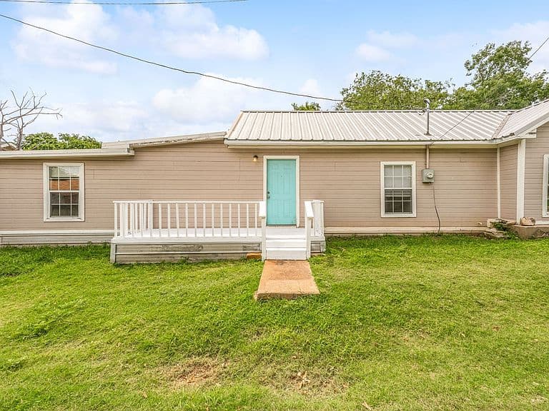 Listing photo 5