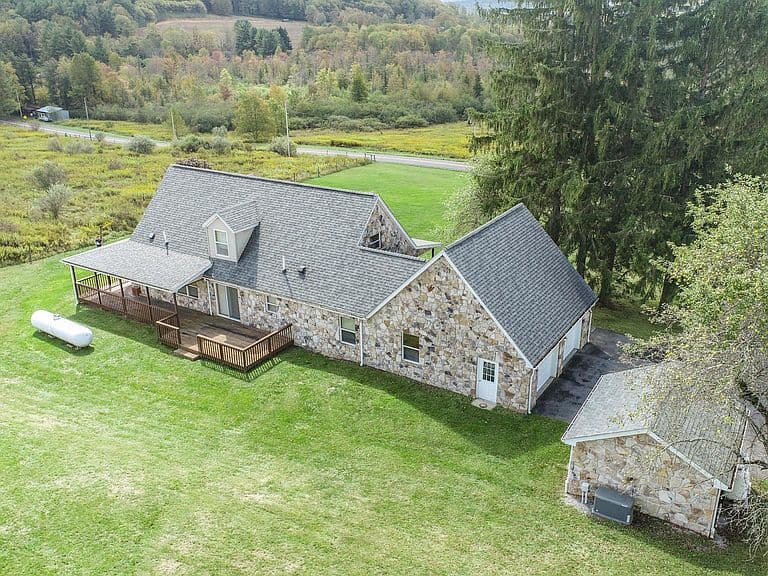 Listing photo 4