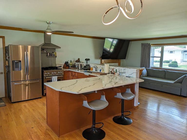 Listing photo 3