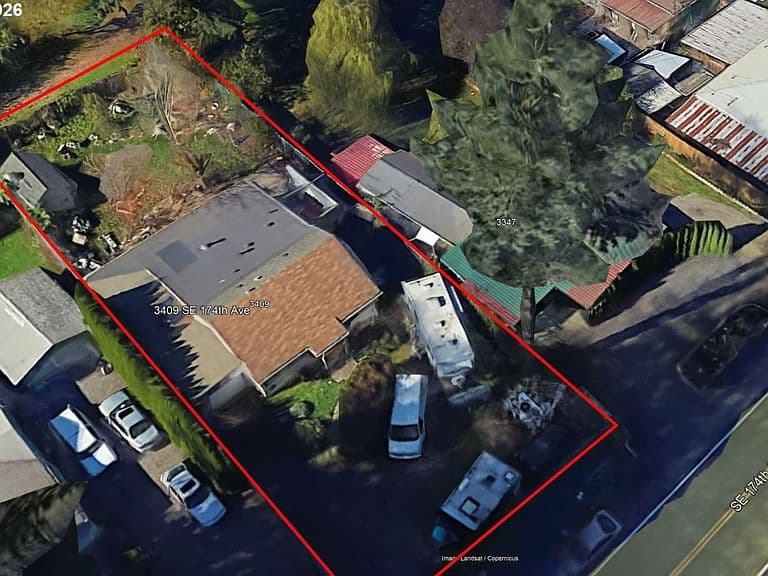 Listing photo 2