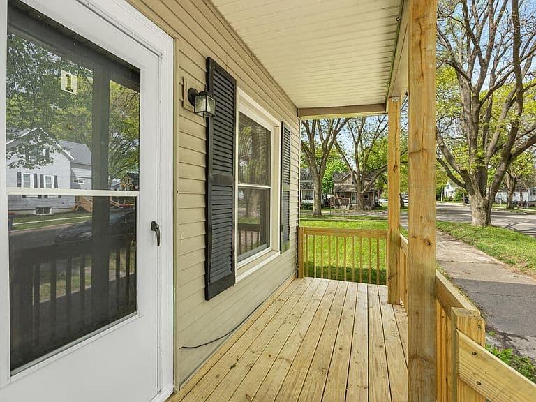 Listing photo 4