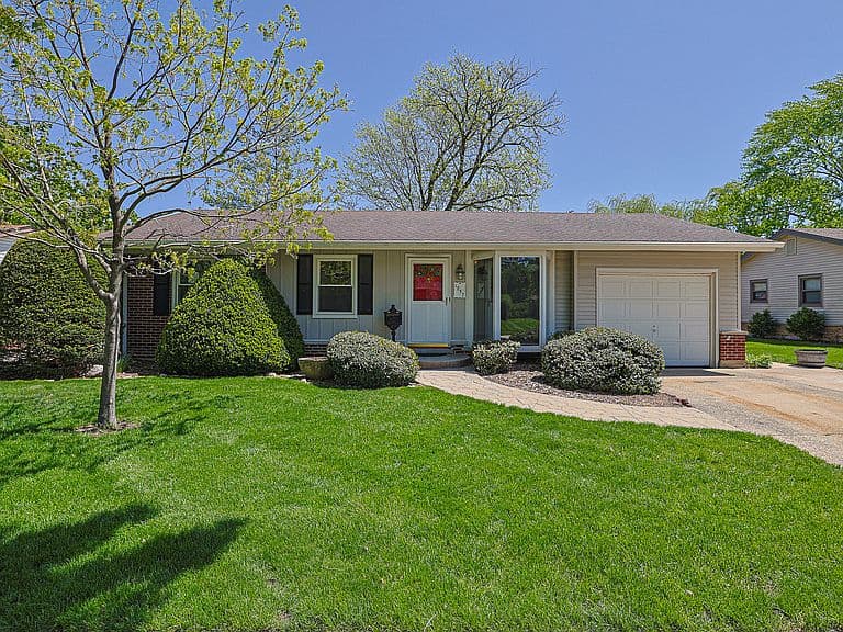 Listing photo 2