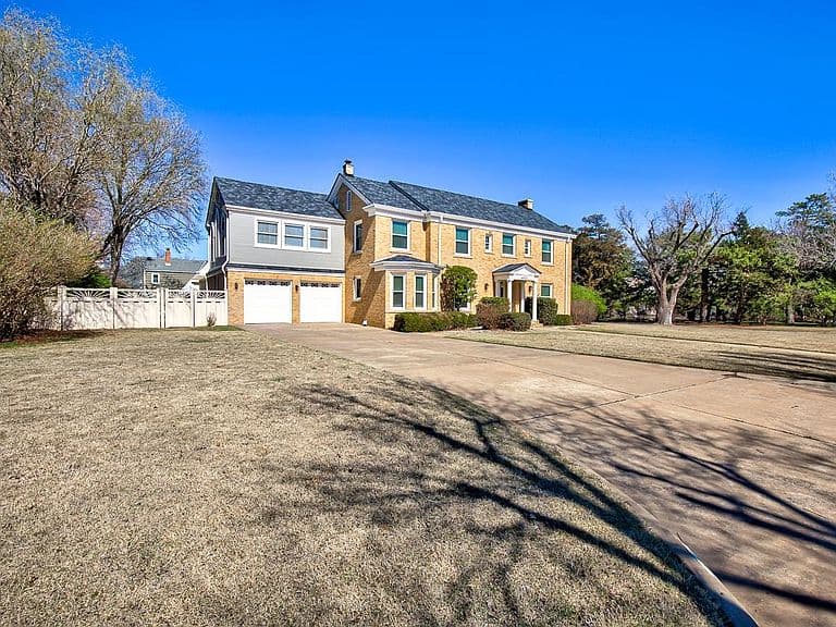 Listing photo 2