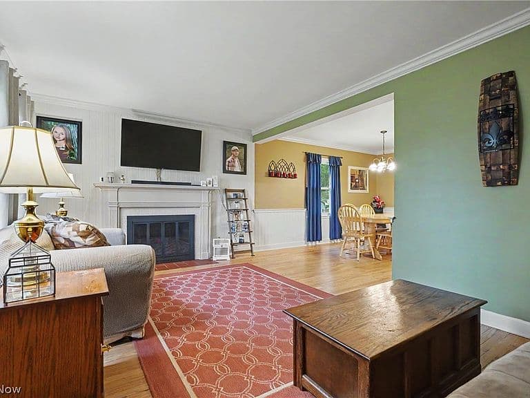 Listing photo 5