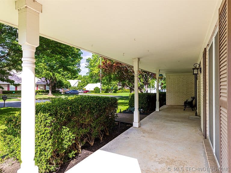 Listing photo 5