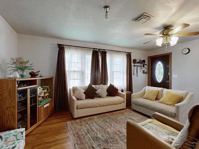 Listing photo 4