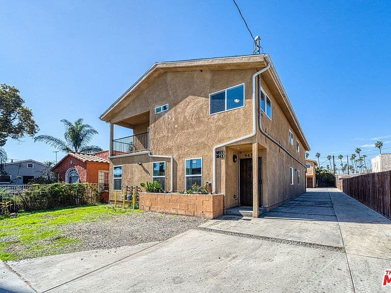 Listing photo 2