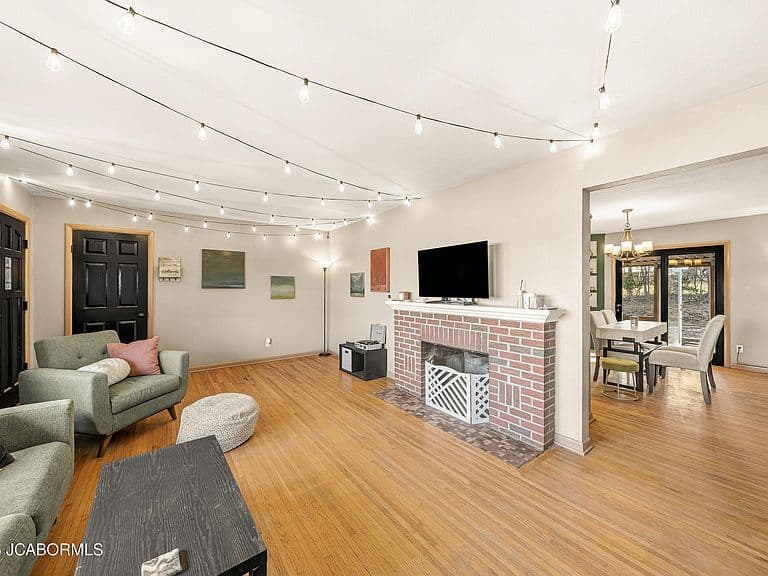 Listing photo 5
