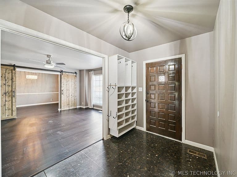 Listing photo 5