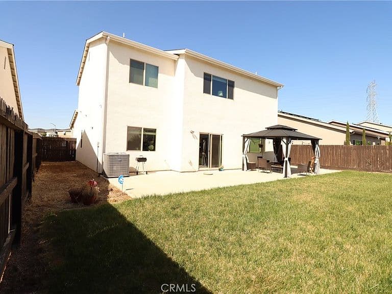 Listing photo 4