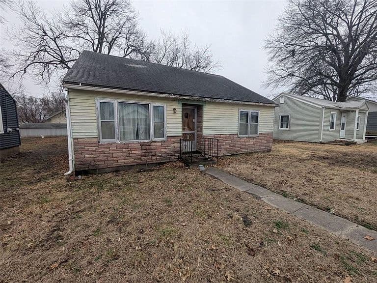 Listing photo 2