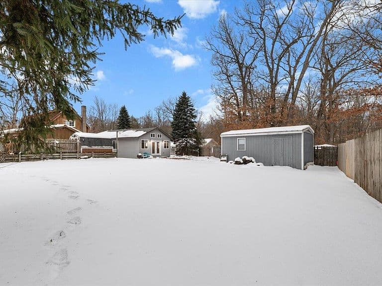 Listing photo 5