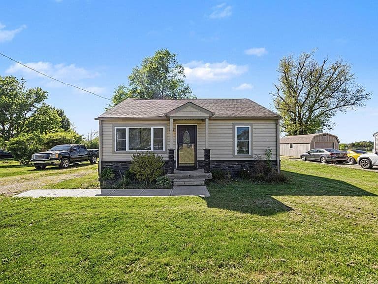 Listing photo 2