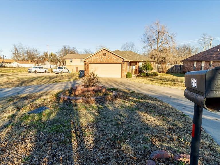 Listing photo 3