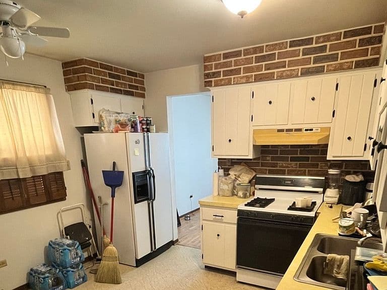 Listing photo 2