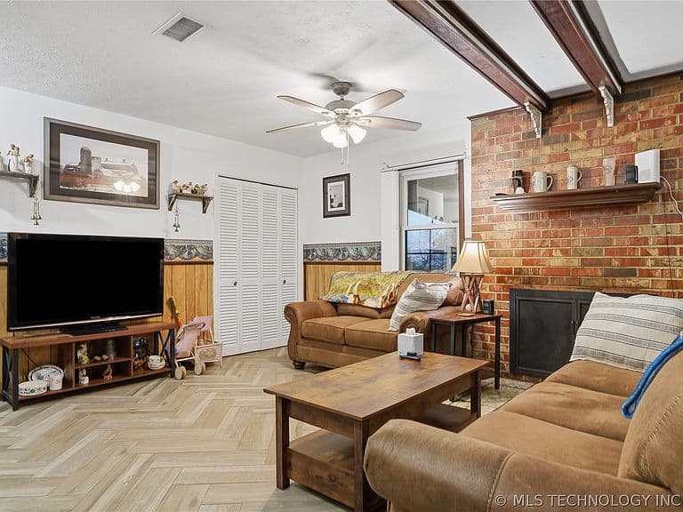 Listing photo 5