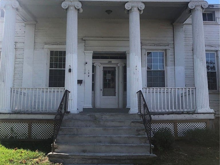 Listing photo 2