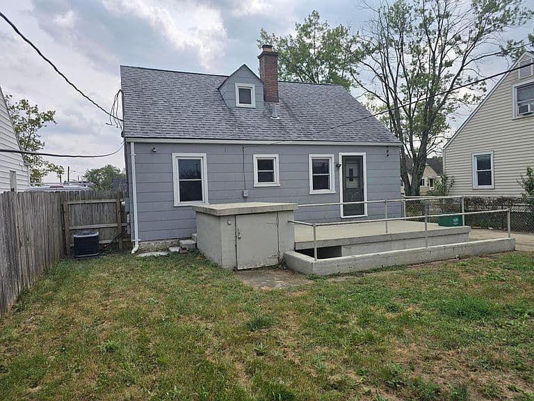 Listing photo 5