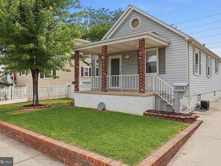 Listing photo 2