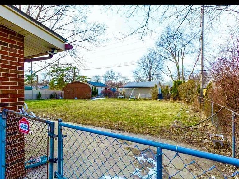 Listing photo 5