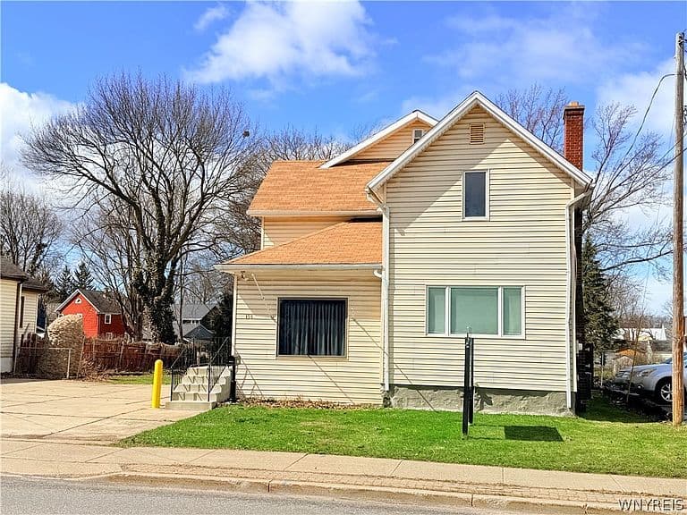Listing photo 3