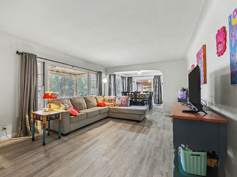 Listing photo 3