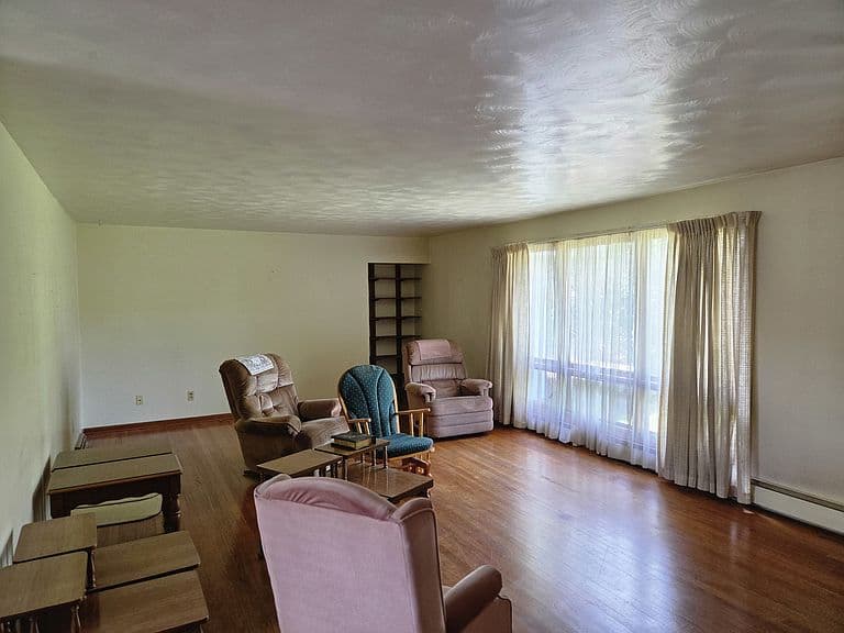Listing photo 5