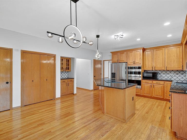 Listing photo 5