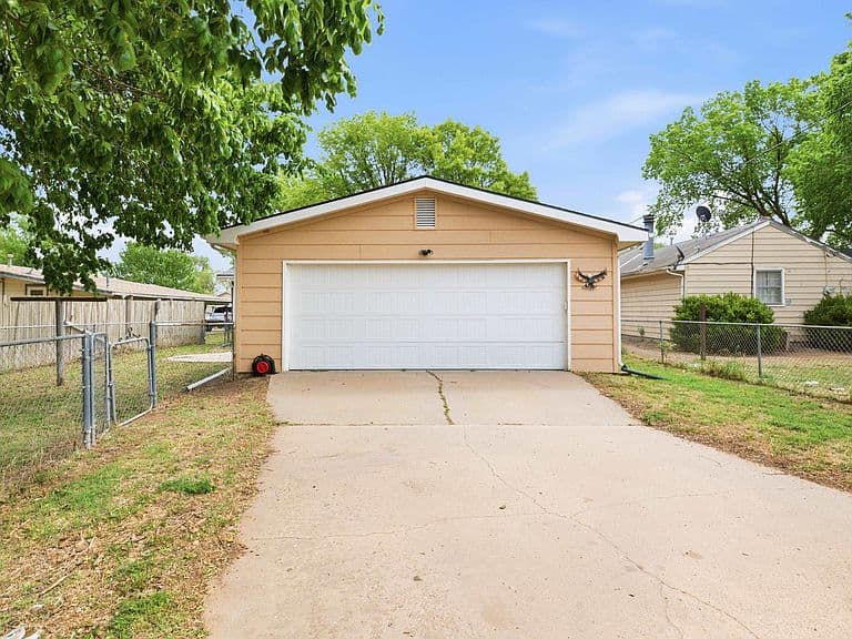 Listing photo 4