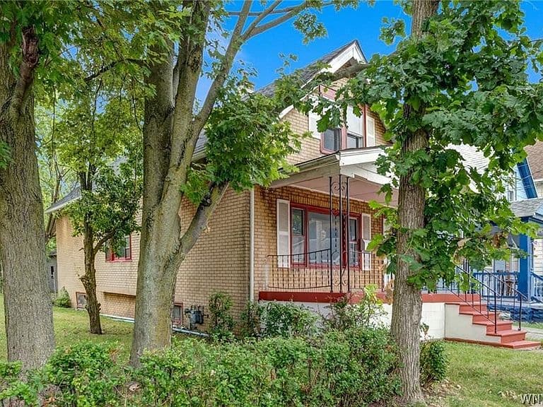 Listing photo 3
