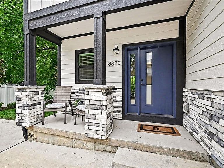 Listing photo 2