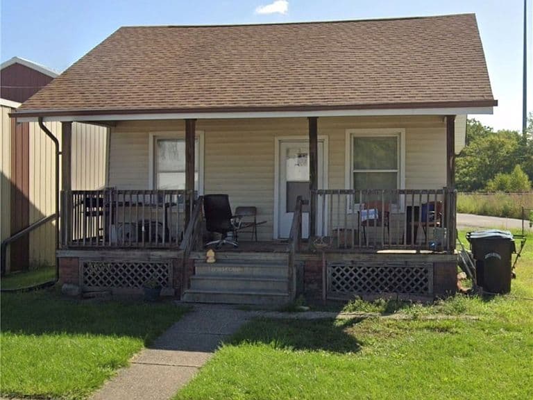 Listing photo 2