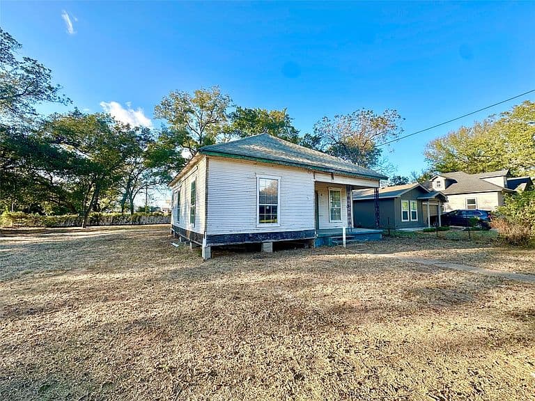 Listing photo 3