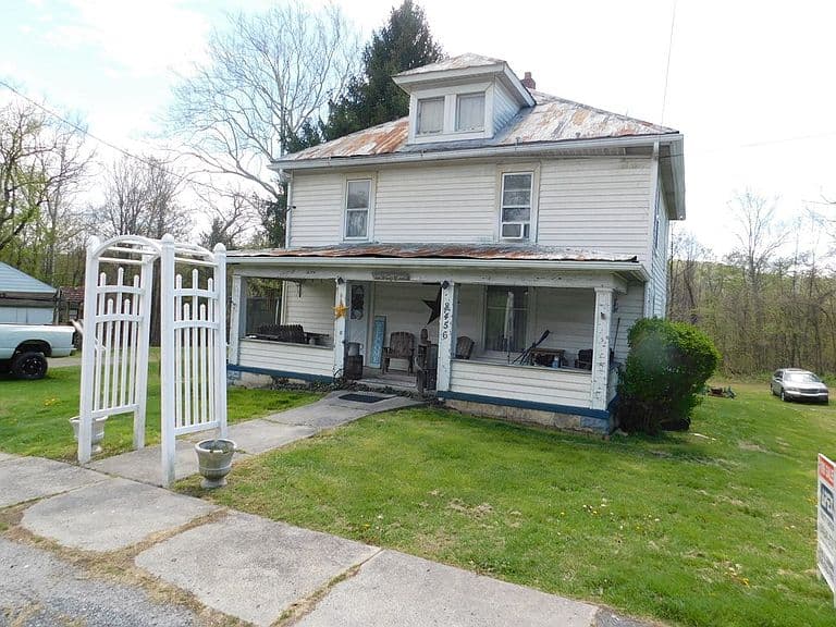 Listing photo 2
