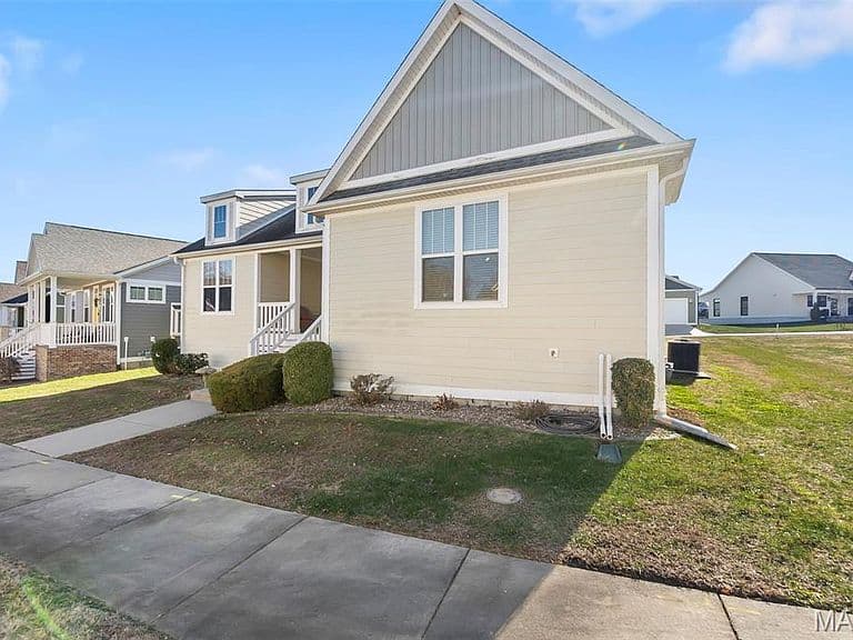 Listing photo 2